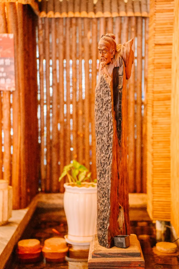 彌勒的“野蠻”牛肉館，用刀叉吃肉，蘸水秘方200萬都不賣