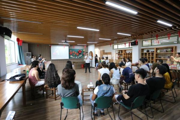 留學生們線上線下共唱“月亮代表我的心”,浙財大的這場中秋聯歡會好暖心 留學生們線上線下共唱“月亮代表我的心”,浙財大的這場中秋聯歡會好暖心