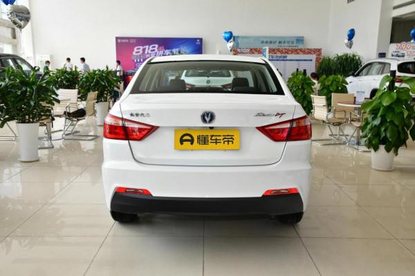 逸動DT：外觀帥氣，搭載1&period;6L&plus;4擋手自一體，售價6&period;79萬，適合家用