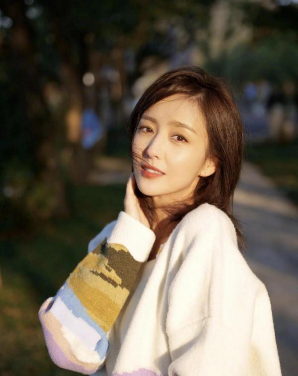 影視女星佟麗婭寫真集：國色天香、秀色可餐