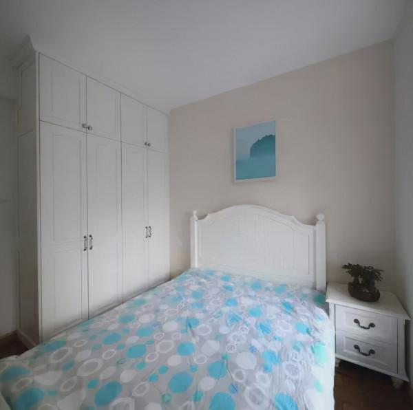 老公堅持窮裝修，牆面只刷白牆就入住，完工後全家人都很滿意