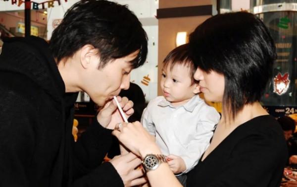 袁詠儀為兒子慶15歲生日,魔童兒時萌照曝光,wink表情萌化 袁詠儀為兒子慶15歲生日,魔童兒時萌照曝光,wink表情萌化