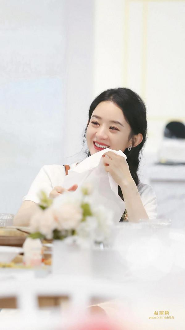 趙麗穎參加中餐廳雖然因為剪輯問題不開心，但是裡面的穿搭是真美