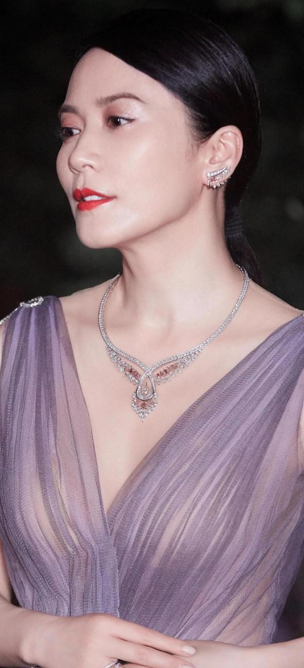 “凍齡女神”俞飛鴻到底有多美