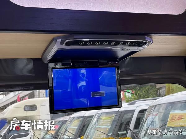 約合15萬的鈴木四驅房車，尺寸比飛度還小，車內能住2人有小餐廳