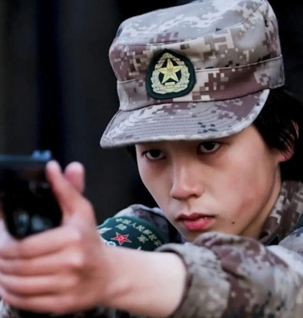 00後“女槍王”沈夢可：18歲參軍入伍，曾力壓76名男狙擊手奪冠