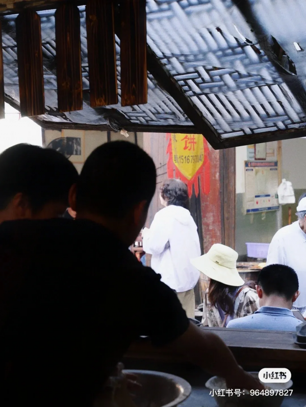 凌晨就開始喝早茶的小縣城,比廣東猛多了 凌晨就開始喝早茶的小縣城,比廣東猛多了