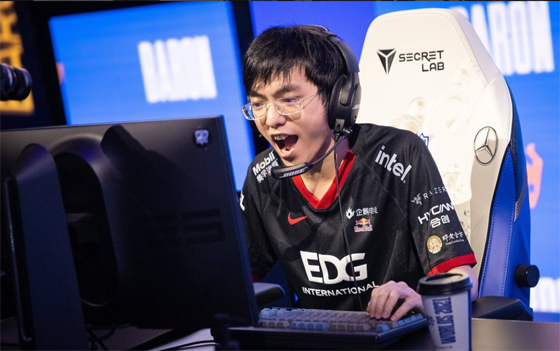 LOL：戎馬七載聖槍世無雙，EDG聖槍哥成LPL第一位國產S賽冠軍上單