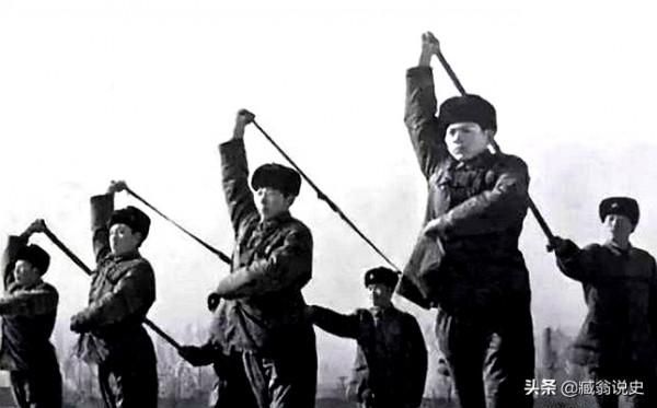 全能兵上陣威風八面:勇奪高炮守陣地,槍炮並用巧殺敵,太精彩 全能兵上陣威風八面:勇奪高炮守陣地,槍炮並用巧殺敵,太精彩