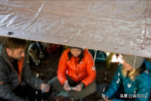 野外遭遇下雨怎麼辦？雨中徒步與露營的21條要點與提示要牢記