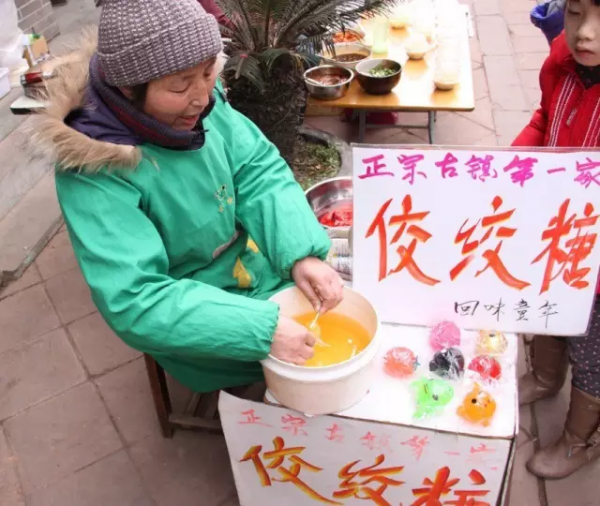 70年代難得一見的手工人老照片,好熟悉!有的快失傳… 70年代難得一見的手工人老照片,好熟悉!有的快失傳…