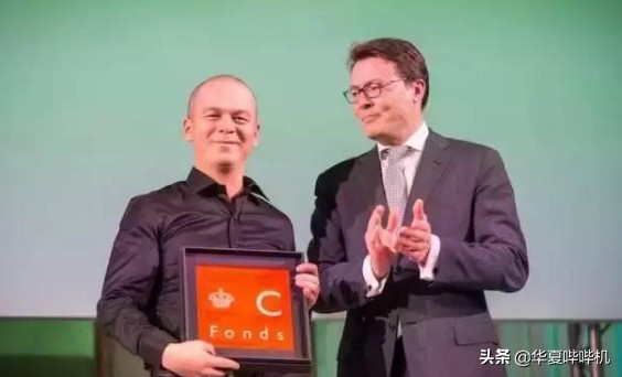 夢想是“走進監獄”，獲荷蘭王室頒獎，不識譜的帕爾哈提有多厲害