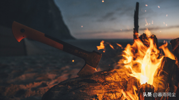 選擇露營斧（手斧）注意四點：5把最適合揹包客、野外露營的斧頭