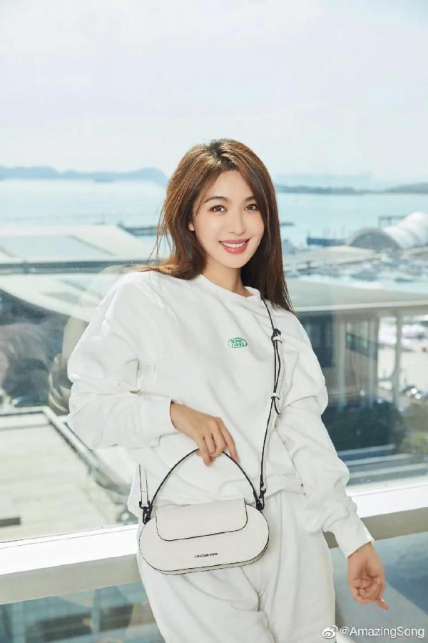 李菲兒的舒服休閒運動搭配