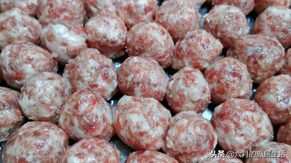 八塊錢一斤買一大盆豬肉做丸子太香啦