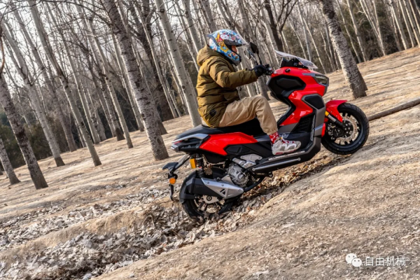 等不到上市以後了！搶先試駕龍嘉 XDV 250丨把玩