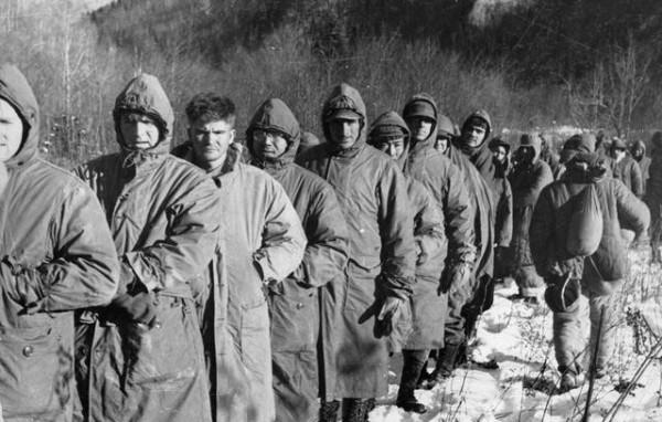 1954年,夢露在韓國勞軍,冬天穿吊帶裙演出,點燃數10萬美軍激情 1954年,夢露在韓國勞軍,冬天穿吊帶裙演出,點燃數10萬美軍激情