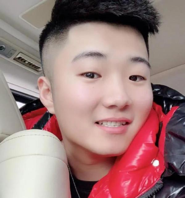 擁粉絲5000萬、開演唱會,相貌平平的白小白,憑什麼如此牛逼 擁粉絲5000萬、開演唱會,相貌平平的白小白,憑什麼如此牛逼