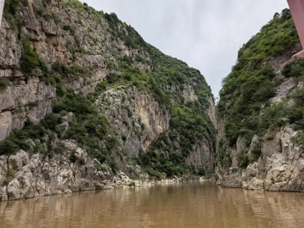 被水咬過的石頭 被水咬過的石頭