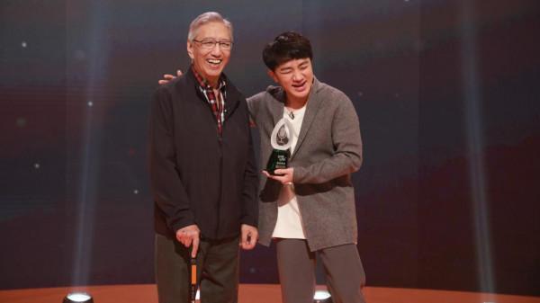 《九品芝麻官》演員盧雄病逝，王祖藍髮文泣悼恩師：傷痛無法言喻