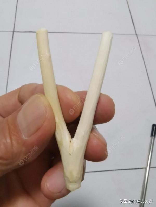 小物件巧構思細雕琢做成一個多功能的小釣具