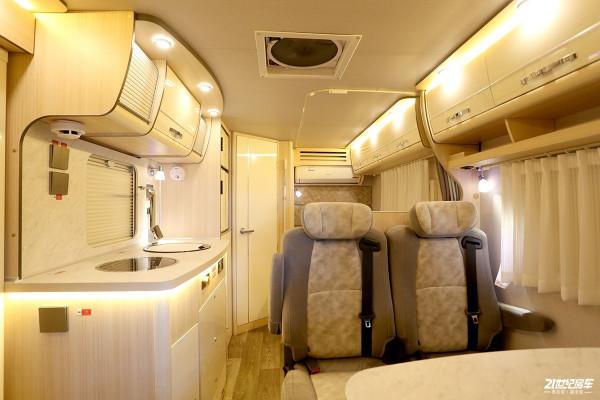 福特新全順底盤打造，不懼限高，自由出行！實拍卓美亞卓越X3房車