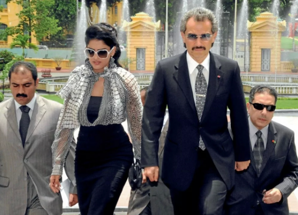 中東首富：賓士車上鑲嵌30萬顆鑽石，花24億定製私人&OpenCurlyDoubleQuote;飛行宮殿&rdquo;