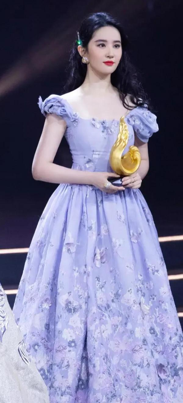 劉亦菲的美照，賞心悅目