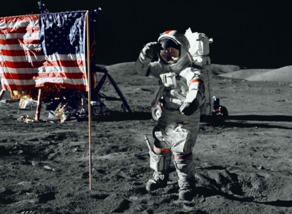 美國“送”給荷蘭的月球岩石是假貨？月岩變木化石，玩笑開大了