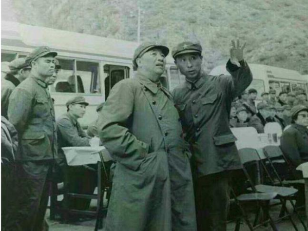 徐向前的警衛連長，歷任3大軍區司令，官至副國級，兩兒子是中將