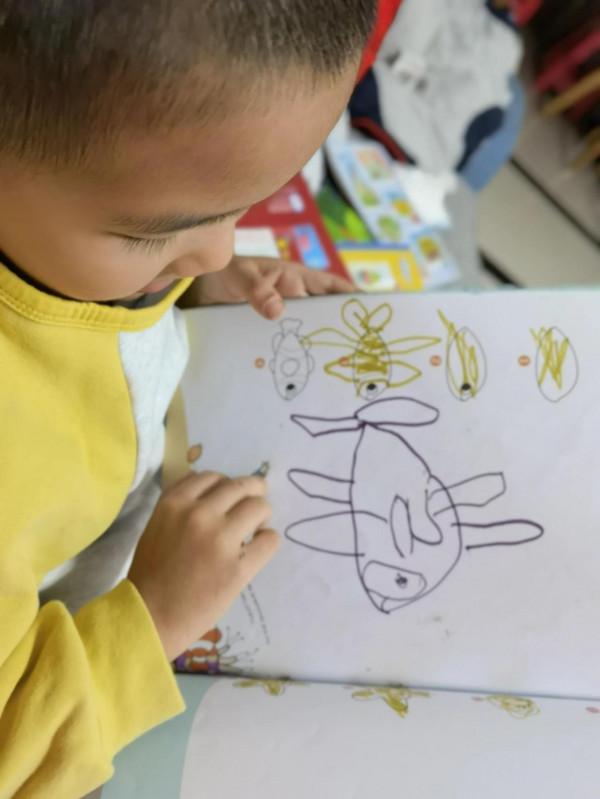 小孩的繪畫“作品”