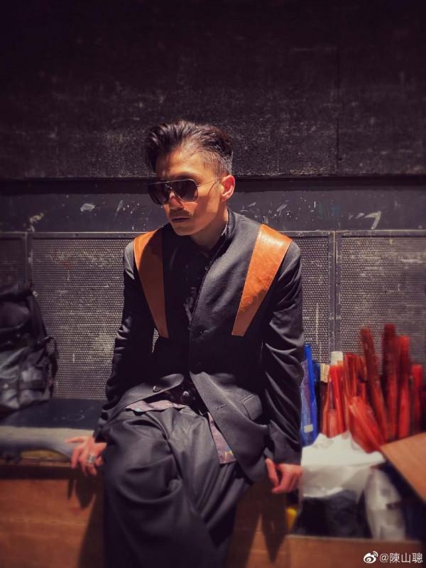 TVB小生陳山聰做客好友節目,含淚提及已逝父親,自覺有愧 TVB小生陳山聰做客好友節目,含淚提及已逝父親,自覺有愧