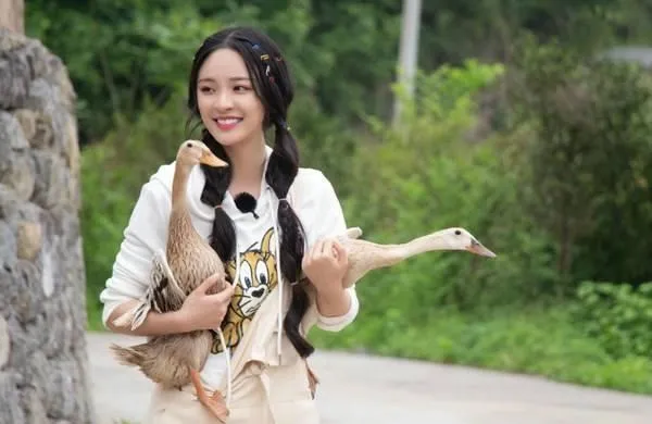 小八卦,李莎旻子,許魏洲,關曉彤,宋妍霏,唐九洲 小八卦,李莎旻子,許魏洲,關曉彤,宋妍霏,唐九洲