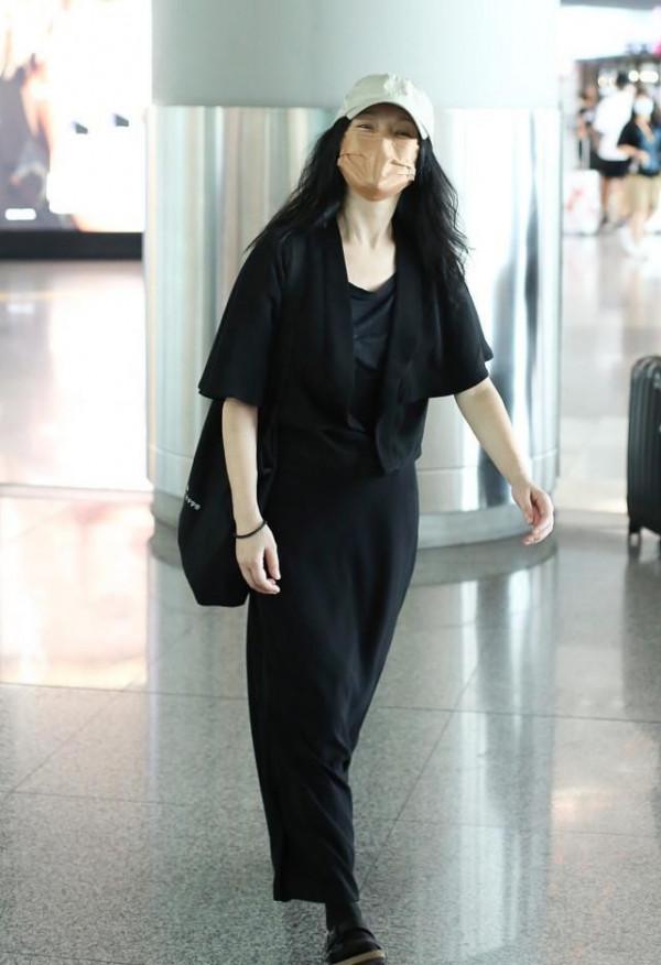 周迅私下裡沒啥女明星的樣子,感覺跟剛進城似的,差點認不出來了 周迅私下裡沒啥女明星的樣子,感覺跟剛進城似的,差點認不出來了