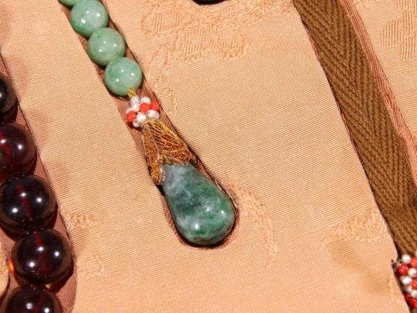 歡迎各位老師欣賞隨評～清代 宮廷風格碧璽朝珠一盤