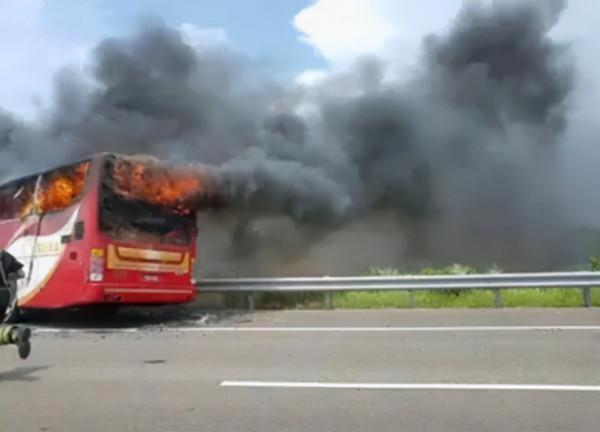 兵哥哥浴火救44人，身體燒傷90&percnt;，住院期間，因禍結緣娶女神為妻