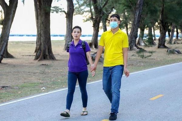 泰國16歲小王子出海度假！穿T恤亮相太帥氣，大公主陪同太溫馨啦