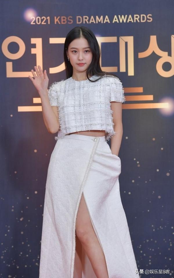 最佳允兒VS最差全昭旻！年末頒獎禮韓國女明星時尚點評