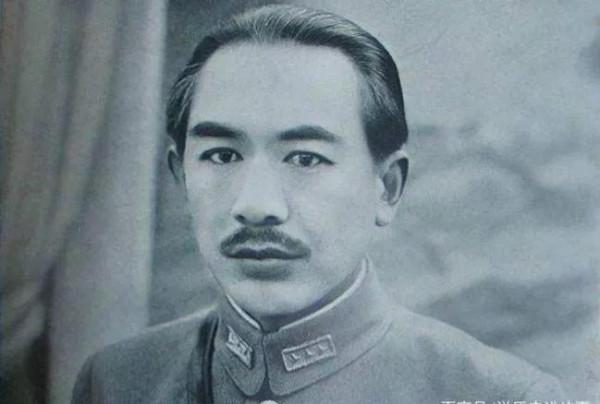 1950年土匪殺害我軍幹部後逃入深山，主席：派坦克推平，務必全殲