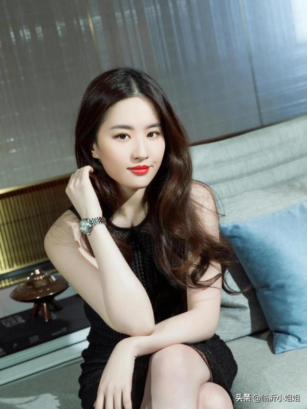 劉亦菲，高顏值的神仙姐姐，一顰一笑都散發醉人的美感