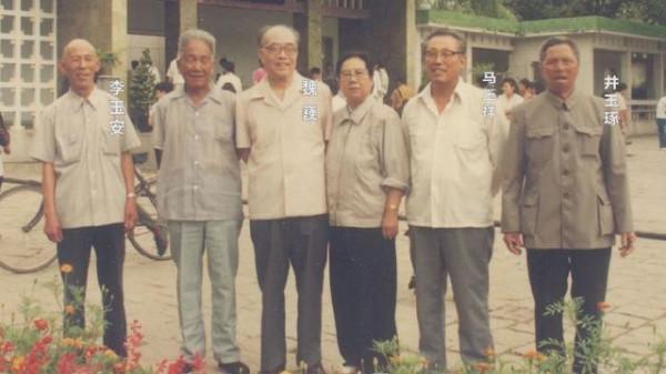 1990年,他時隔40年找到老部隊:中學課文裡說我犧牲,我還活著呢 1990年,他時隔40年找到老部隊:中學課文裡說我犧牲,我還活著呢