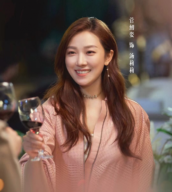 楊紫新劇，和5位天然臉女配同臺比美，誰心虛了？