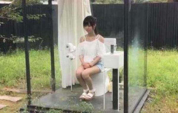 中國遊客在日本找廁所，看到“新型公廁”扭頭就走，網友：真刺激