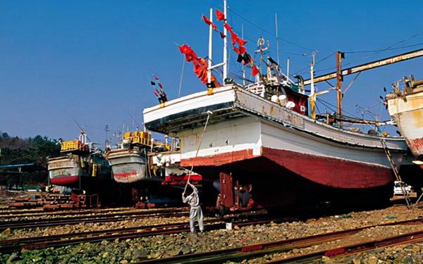 1986年“德堡輪”特大海難,五千噸巨輪沉沒,中國船員僅兩人生還 1986年“德堡輪”特大海難,五千噸巨輪沉沒,中國船員僅兩人生還