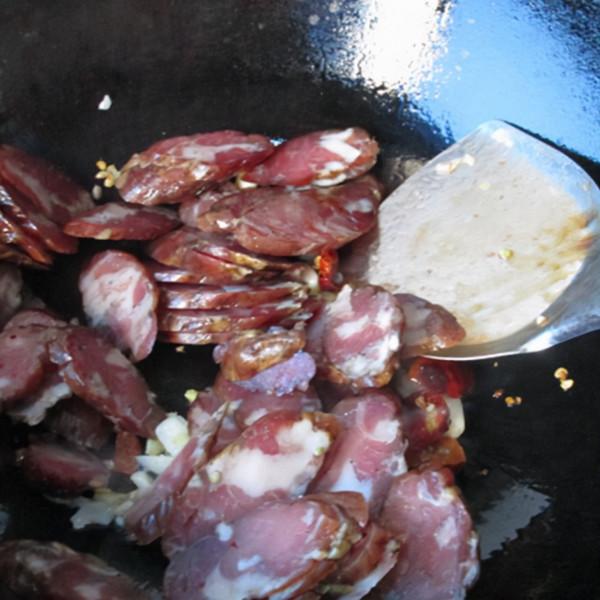 臘腸炒秋葵，簡單快手的家常菜