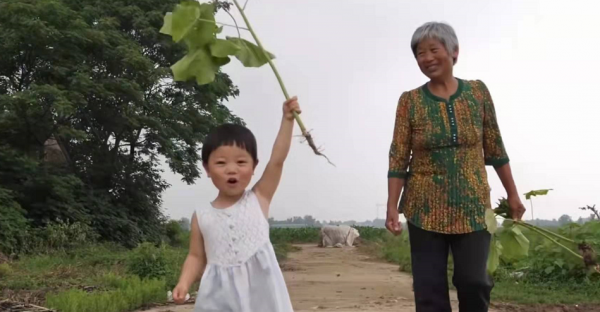 四川19歲女孩患絕症，唯一願望是見生母一面，為何母親拒絕相見？