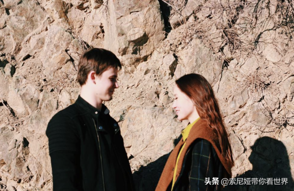 程式設計師網戀奔現，對方竟是時任總統千金，兩人已攜手走過近十年