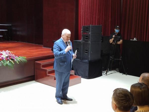 以音樂傳承友誼,中國歌唱家高磊唱響中俄“友誼之歌” 以音樂傳承友誼,中國歌唱家高磊唱響中俄“友誼之歌”