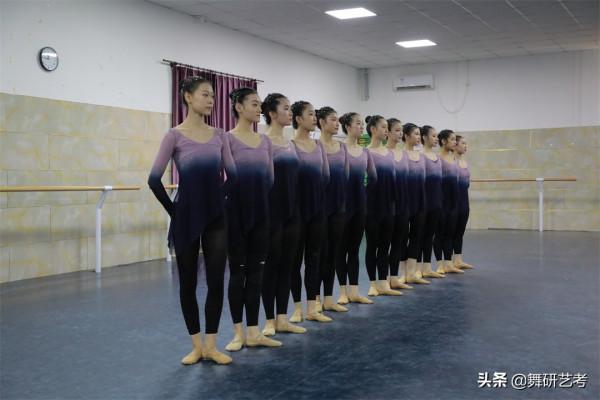 擺腿跳動作要領和要求 擺腿跳的動作要領是什麼 擺腿跳動作要領和要求 擺腿跳的動作要領是什麼