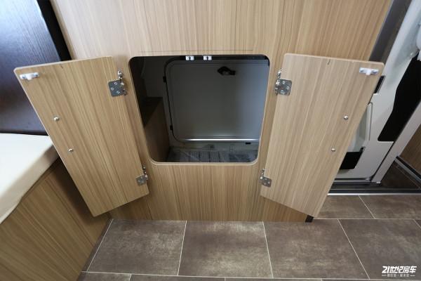 2張大床、2個廚房！實拍宇晨網紅四號大額頭輕卡房車